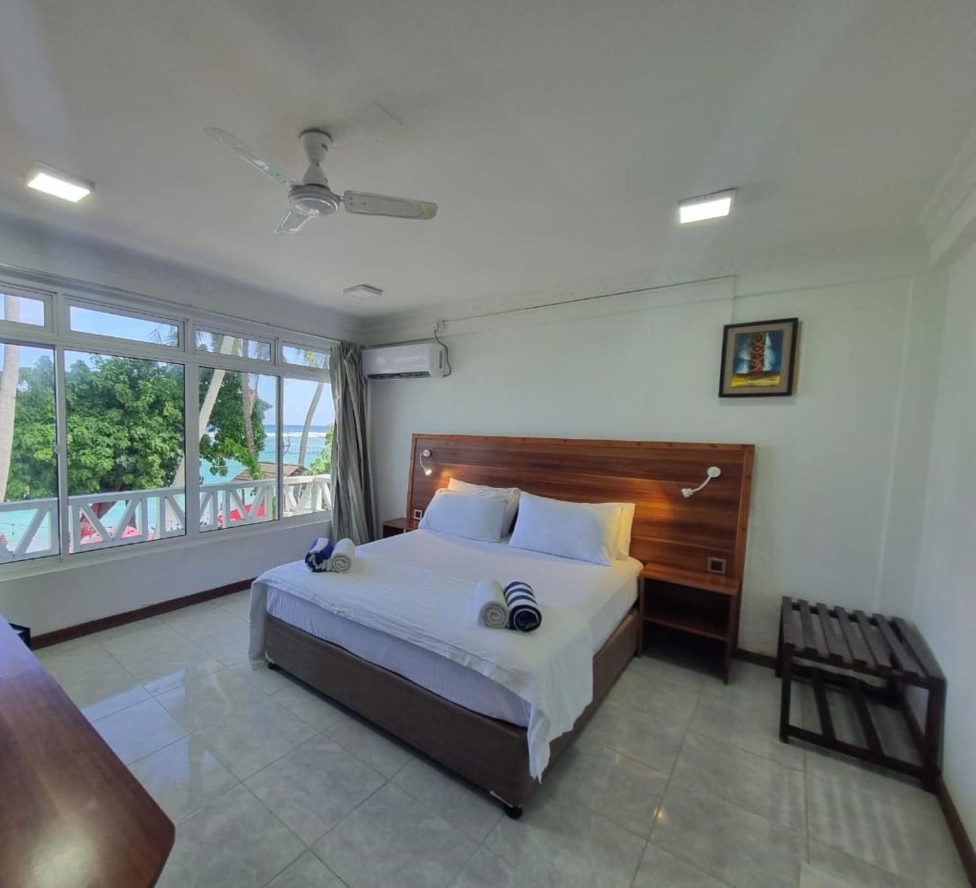 Hotel Batuta Maldives Surf View Thulusdhoo Exterior foto