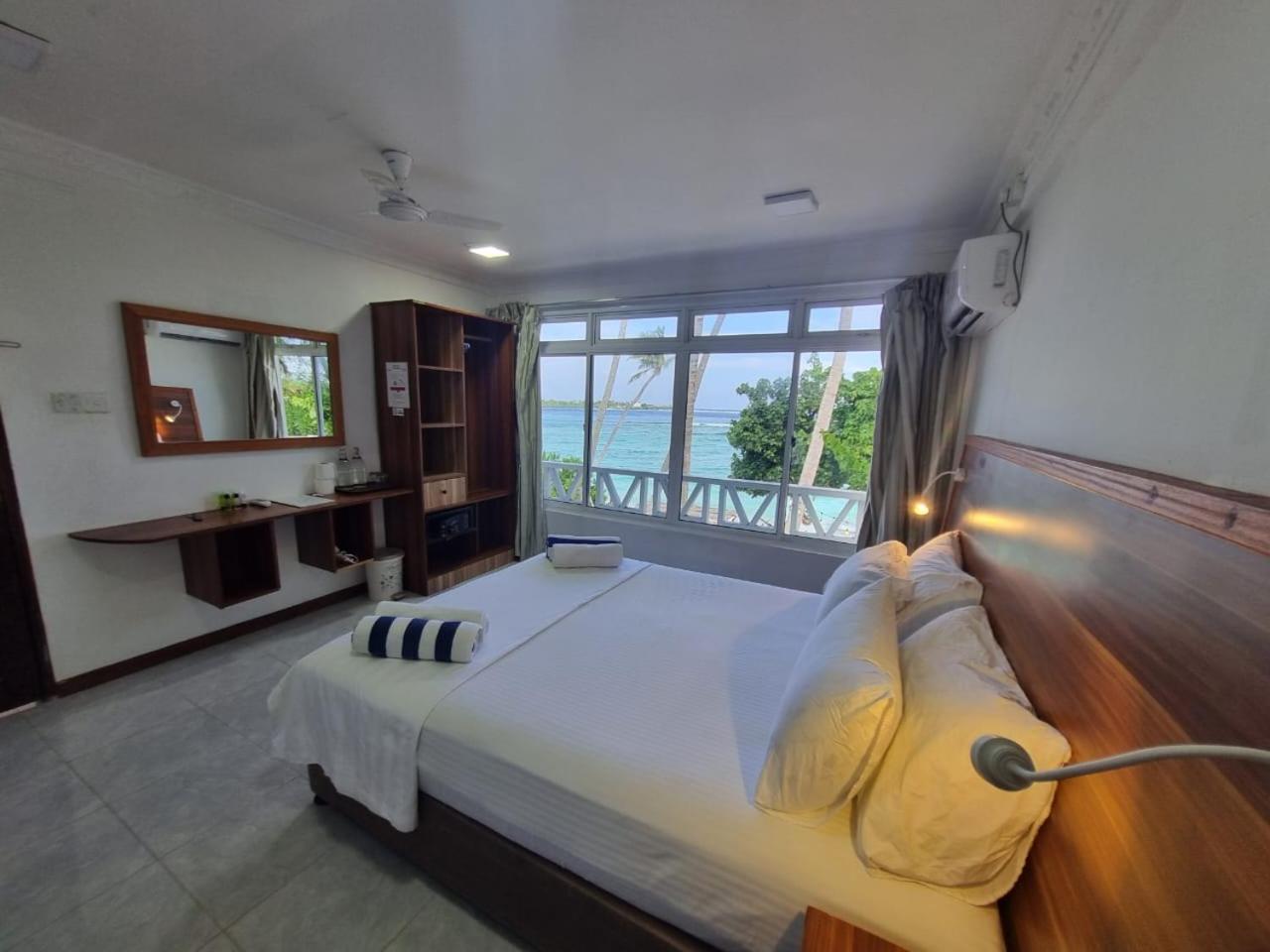 Hotel Batuta Maldives Surf View Thulusdhoo Exterior foto