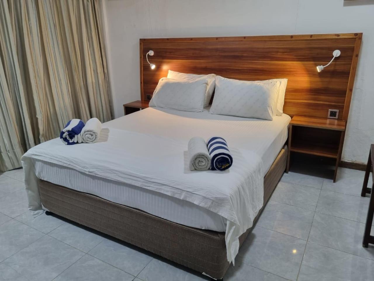 Hotel Batuta Maldives Surf View Thulusdhoo Exterior foto