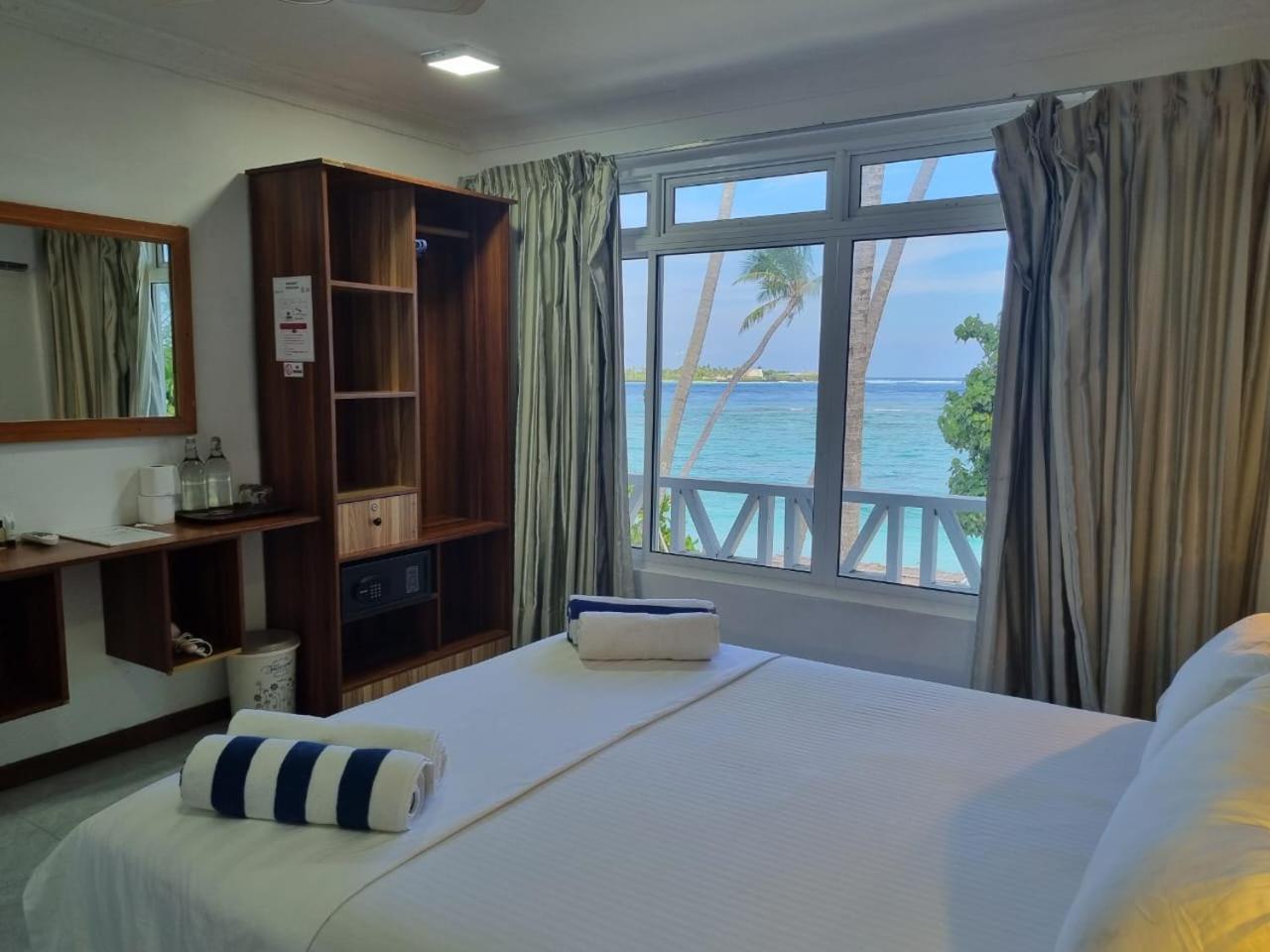 Hotel Batuta Maldives Surf View Thulusdhoo Exterior foto