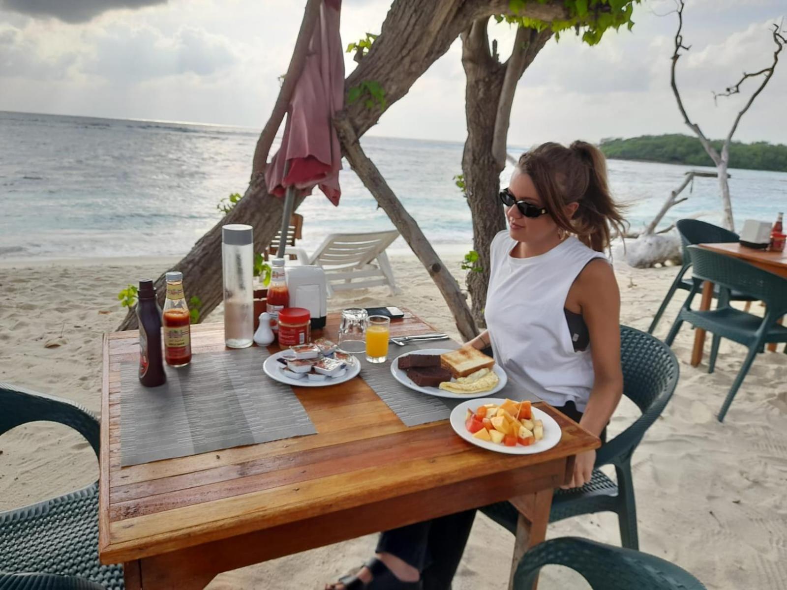 Hotel Batuta Maldives Surf View Thulusdhoo Exterior foto