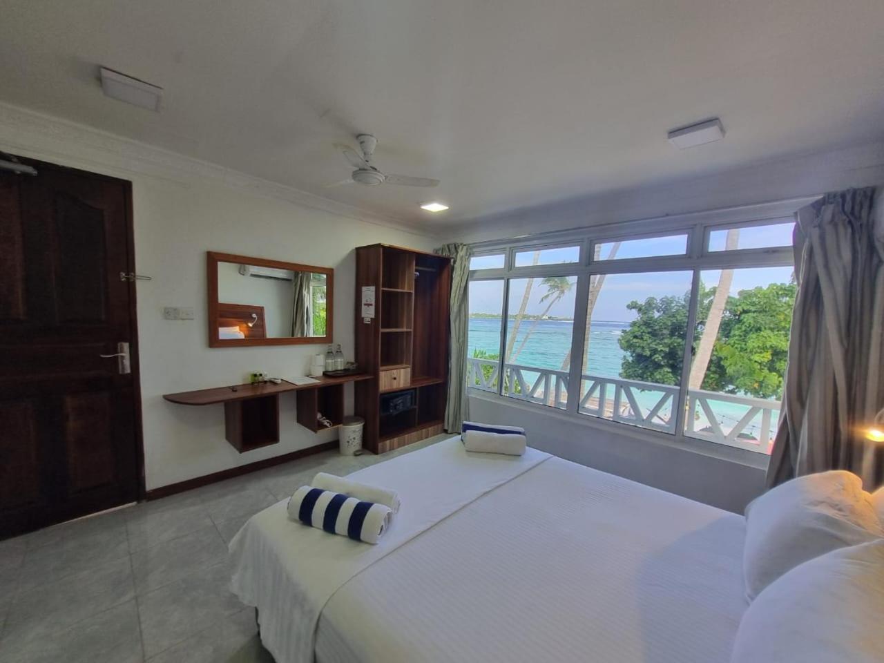 Hotel Batuta Maldives Surf View Thulusdhoo Exterior foto