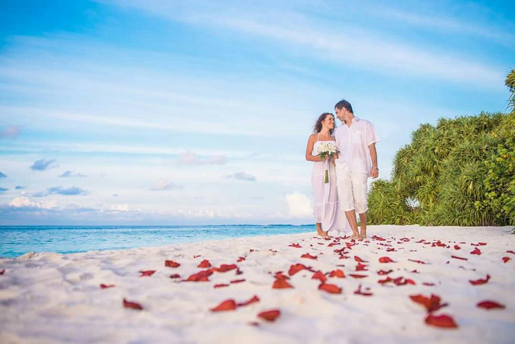 Hotel Batuta Maldives Surf View Thulusdhoo Exterior foto