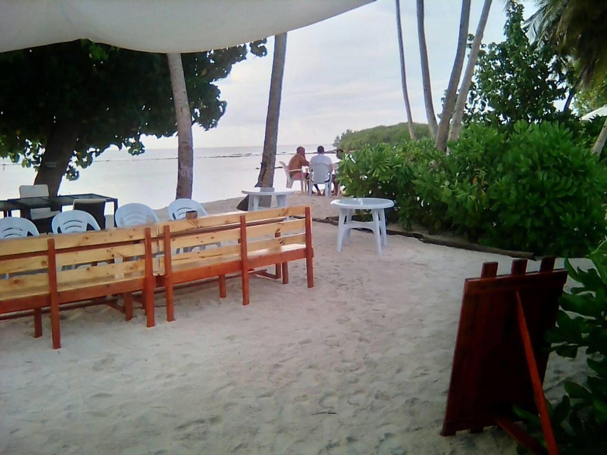 Hotel Batuta Maldives Surf View Thulusdhoo Exterior foto